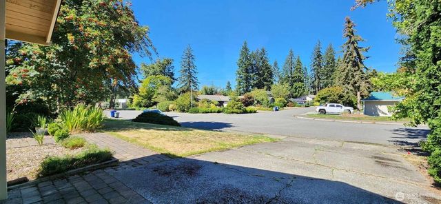 16811 NE 32nd Street, Bellevue, WA 98008