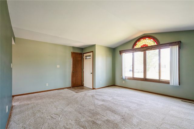 2540 Grand Avenue, Marion, IA 52302