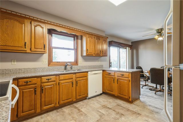 2540 Grand Avenue, Marion, IA 52302