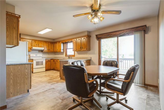 2540 Grand Avenue, Marion, IA 52302