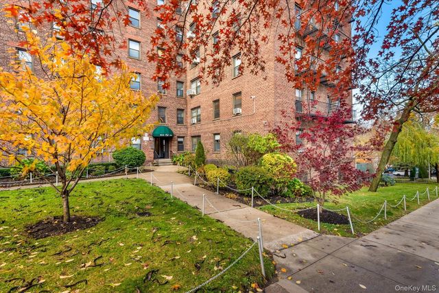 52-24 65 Place 3K, Maspeth, NY 11378