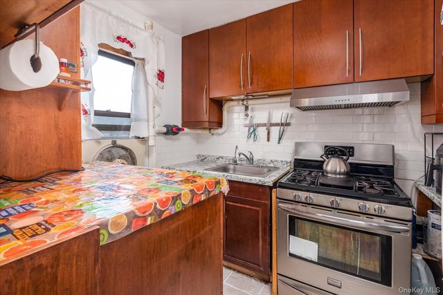 52-24 65 Place 3K, Maspeth, NY 11378