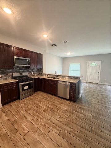 8111 Sealey Street A, Houston, TX 77088