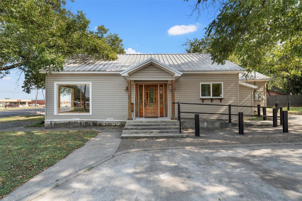 603 S Avenue G, Clifton, TX 76634