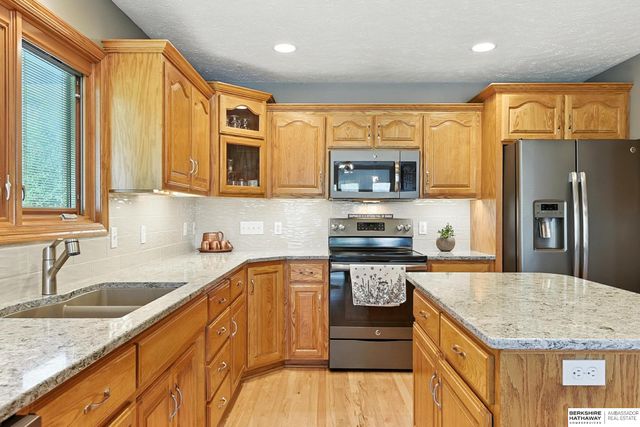 106 Sharon Drive, Crescent, IA 51526