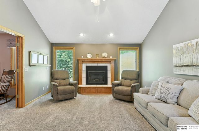 106 Sharon Drive, Crescent, IA 51526