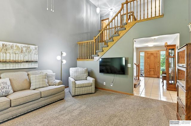 106 Sharon Drive, Crescent, IA 51526