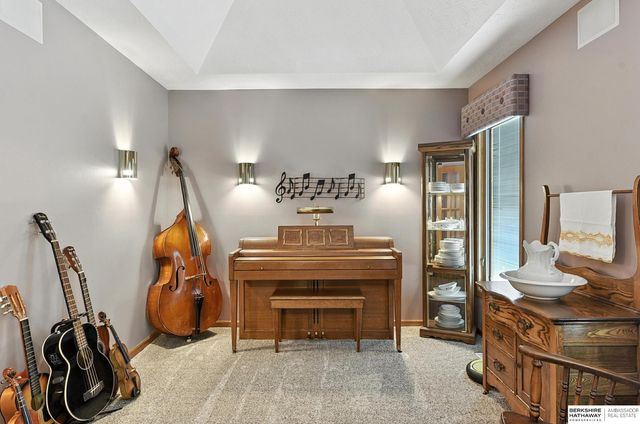 106 Sharon Drive, Crescent, IA 51526