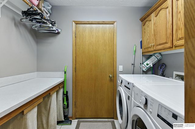 106 Sharon Drive, Crescent, IA 51526