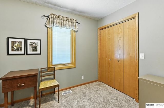 106 Sharon Drive, Crescent, IA 51526