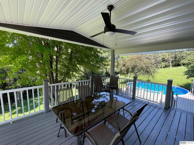 106 Sharon Drive, Crescent, IA 51526