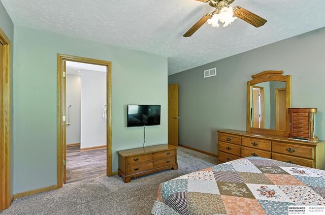 106 Sharon Drive, Crescent, IA 51526