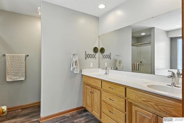 106 Sharon Drive, Crescent, IA 51526