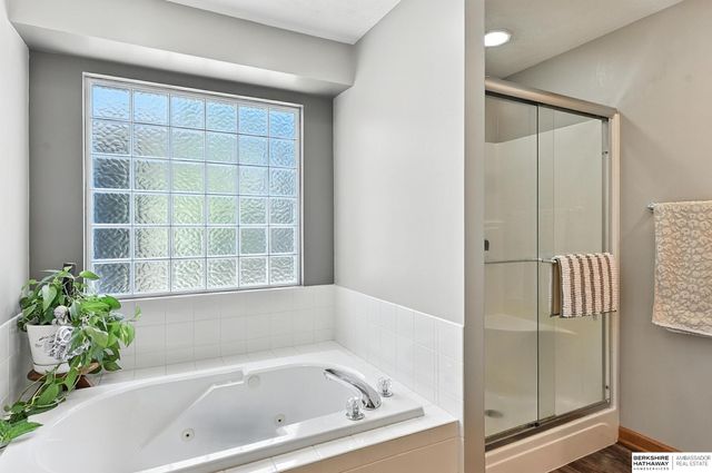 106 Sharon Drive, Crescent, IA 51526