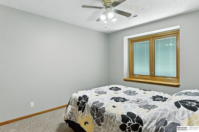 106 Sharon Drive, Crescent, IA 51526