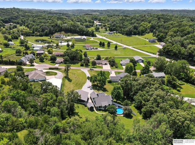 106 Sharon Drive, Crescent, IA 51526