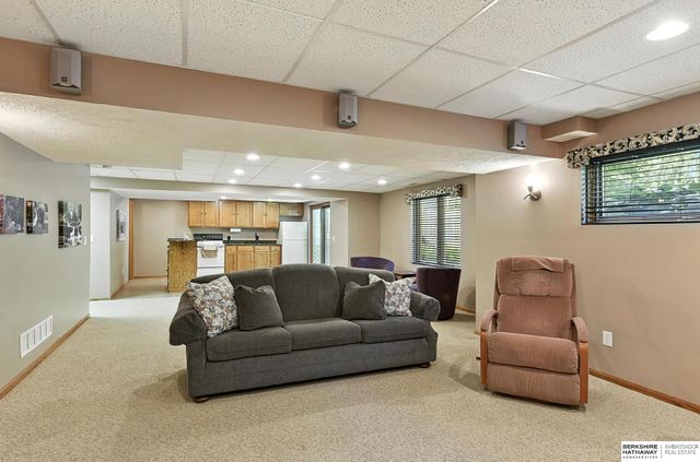 106 Sharon Drive, Crescent, IA 51526