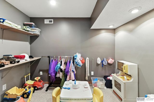 106 Sharon Drive, Crescent, IA 51526