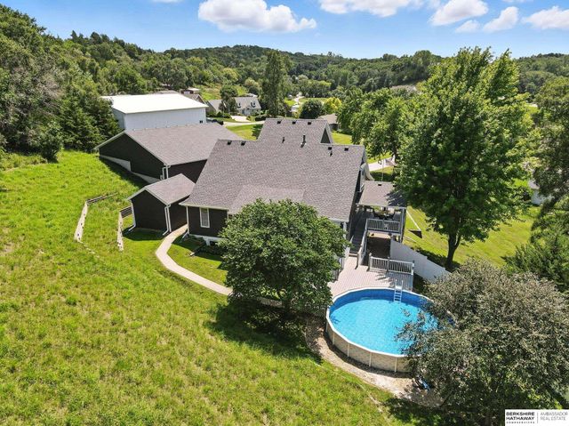 106 Sharon Drive, Crescent, IA 51526