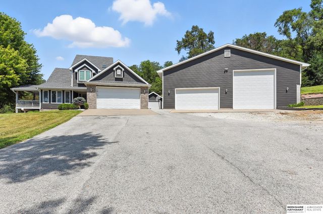 106 Sharon Drive, Crescent, IA 51526