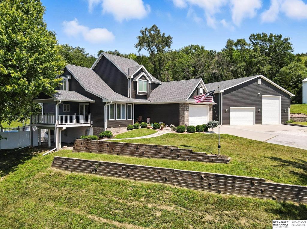 106 Sharon Drive, Crescent, IA 51526