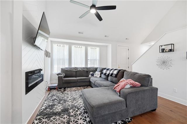 413 W Walnut Street, Cleveland, MO 64734