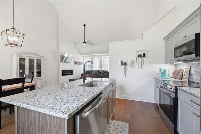 413 W Walnut Street, Cleveland, MO 64734