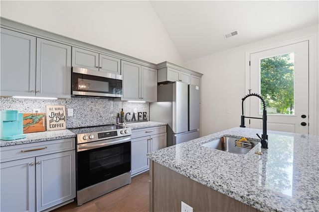 413 W Walnut Street, Cleveland, MO 64734