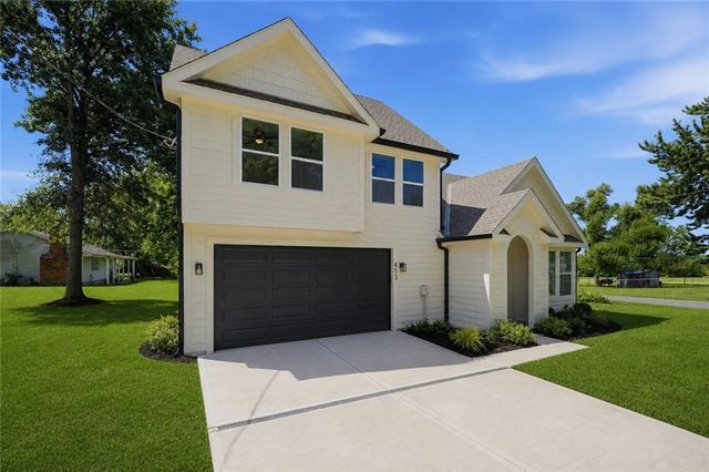 413 W Walnut Street, Cleveland, MO 64734