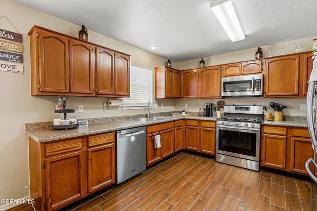 14233 SPANISH POINT Drive, El Paso, TX 79938