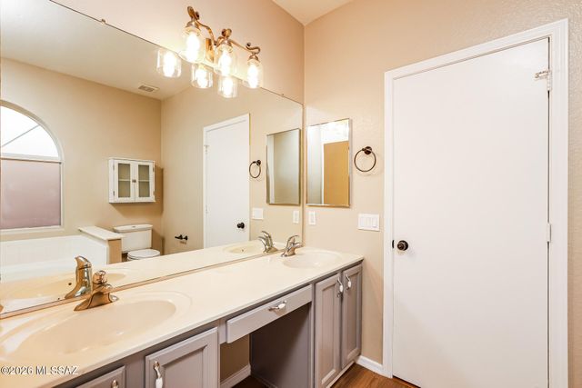 10105 E Paseo San Bruno, Tucson, AZ 85747