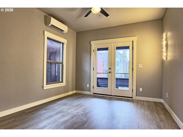 2422 Ne Glisan, Portland, OR 97232