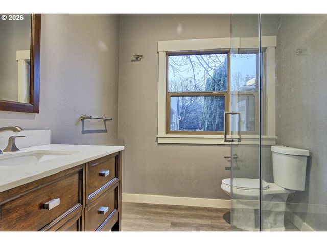 2422 Ne Glisan, Portland, OR 97232