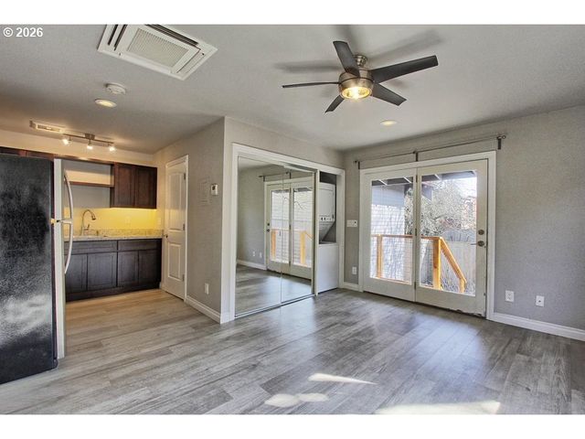 2422 Ne Glisan, Portland, OR 97232