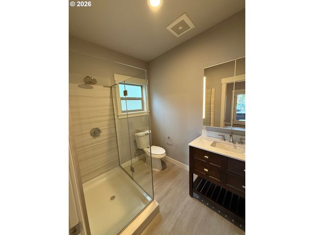 2422 Ne Glisan, Portland, OR 97232