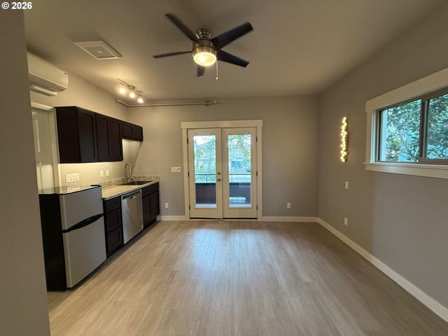 2422 Ne Glisan, Portland, OR 97232