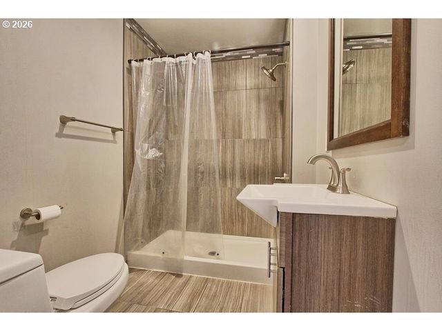 2422 Ne Glisan, Portland, OR 97232