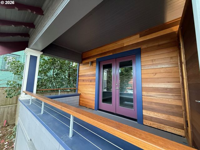 2422 Ne Glisan, Portland, OR 97232