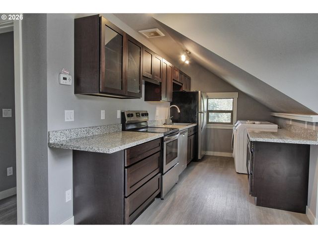 2422 Ne Glisan, Portland, OR 97232