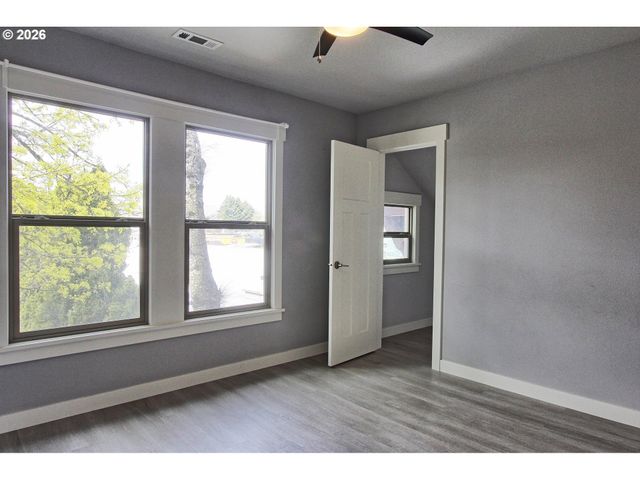 2422 Ne Glisan, Portland, OR 97232