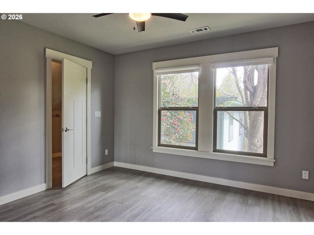 2422 Ne Glisan, Portland, OR 97232