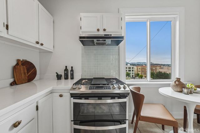 3725 Sacramento Street, San Francisco, CA 94118