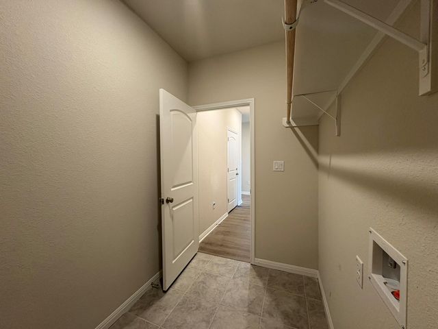 117 Prairie Falls DR, Hutto, TX 78634