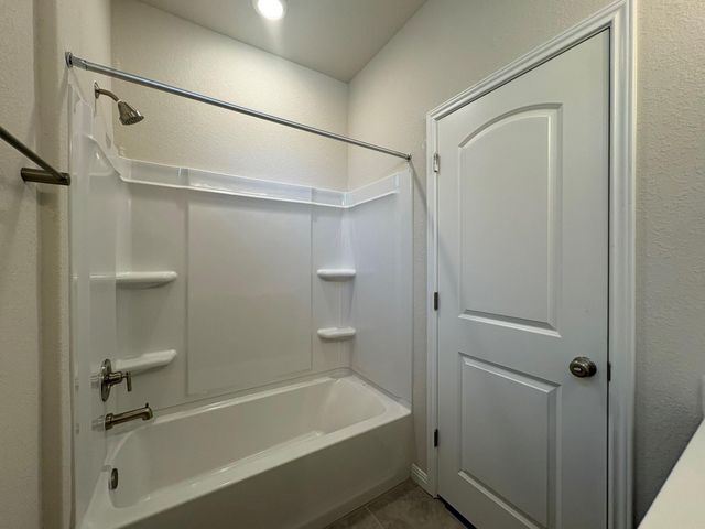117 Prairie Falls DR, Hutto, TX 78634