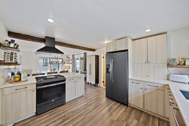 30 Hillside Ave, Quincy, MA 02170