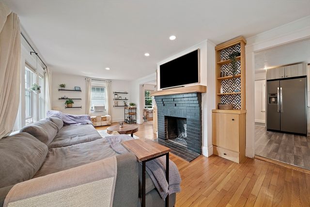 30 Hillside Ave, Quincy, MA 02170