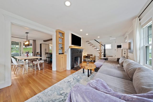 30 Hillside Ave, Quincy, MA 02170