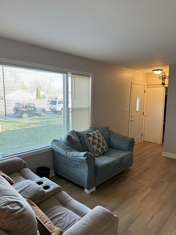 700 CUMBERLAND Street, Hoffman Estates, IL 60194