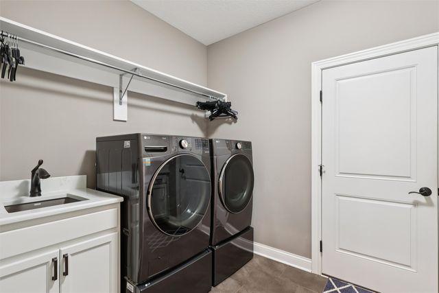 9146 Canyon Street, West Des Moines, IA 50266