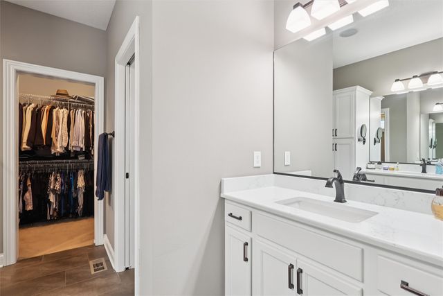 9146 Canyon Street, West Des Moines, IA 50266